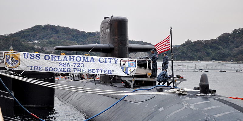 800px US Navy 111109 N BB270 003 USS Oklahoma City SSN 723 moores at Fleet Activities Yokosuka