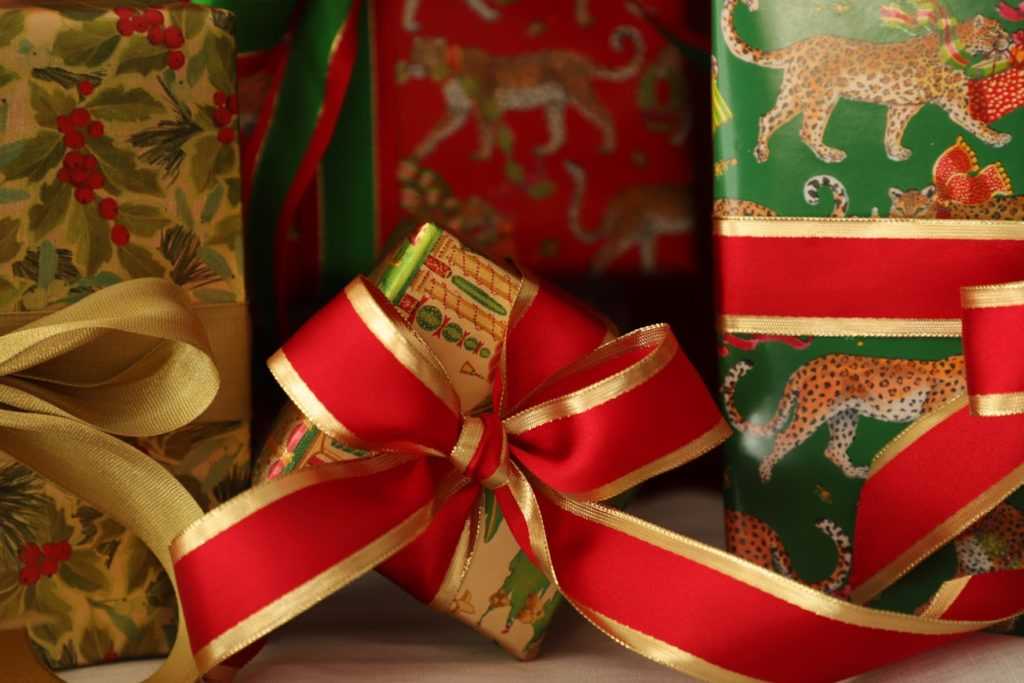 Caspari leopard wrapping lifestyle 1