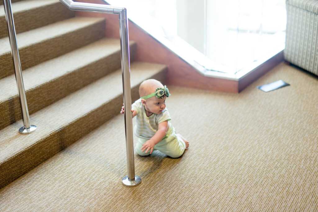 babies at the museum