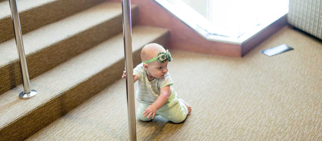 babies at the museum