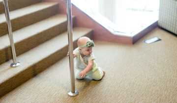 babies at the museum