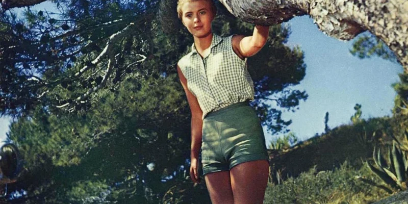 A film still from Bonjour Tristesse