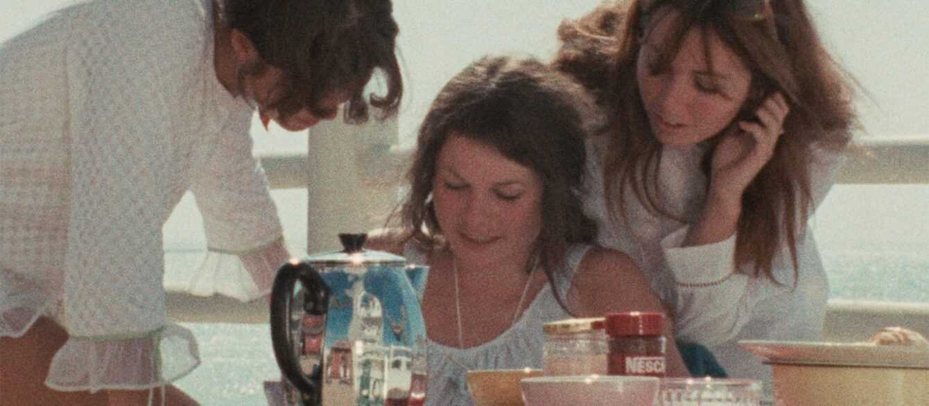 A film still from Near Orouët
