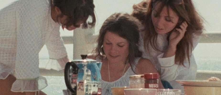 A film still from Near Orouët