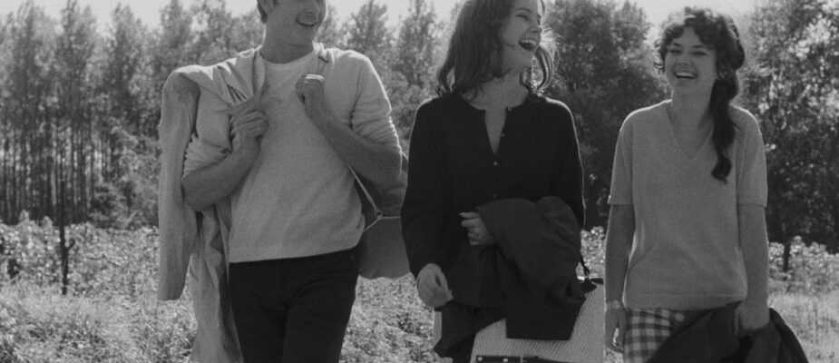 A film still from Adieu Philippine