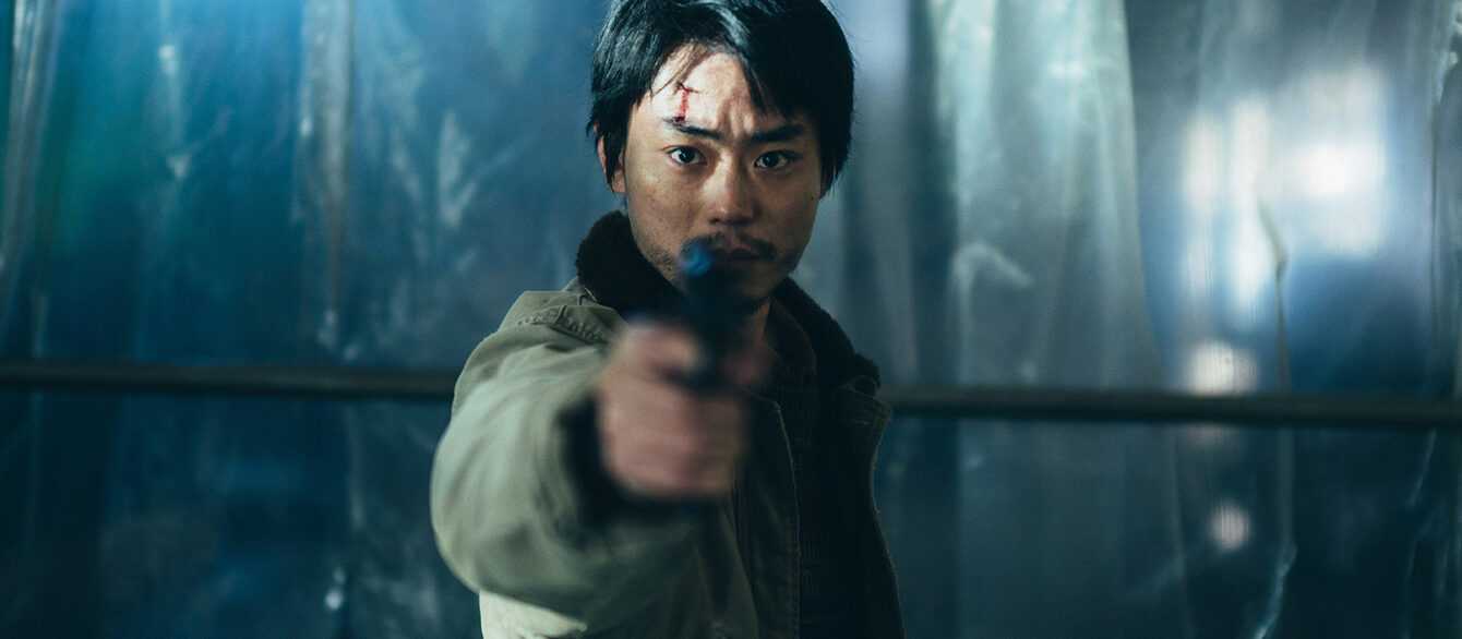 A film still from Cloud by Kiyoshi Kurosawa.