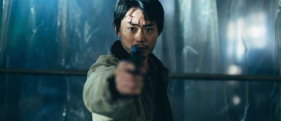 A film still from Cloud by Kiyoshi Kurosawa.