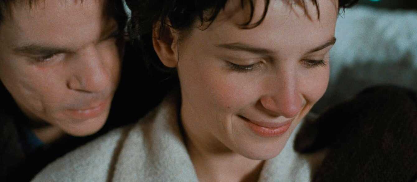 A film still from The Lovers on the Bridge