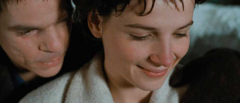 A film still from The Lovers on the Bridge