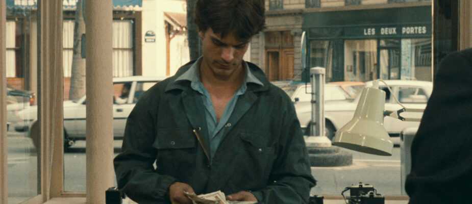 A film still from L'Argent by Robert Bresson.