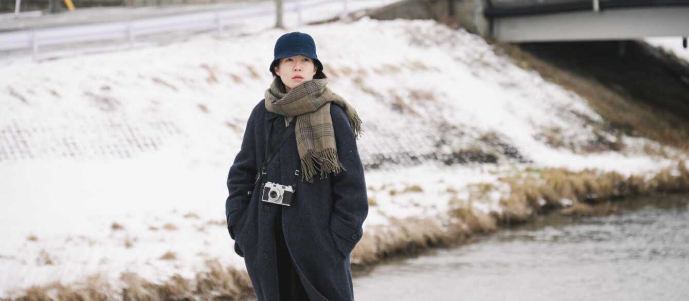 A film still from Two Seasons, Two Strangers