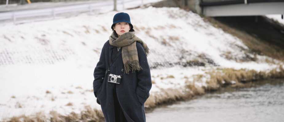 A film still from Two Seasons, Two Strangers