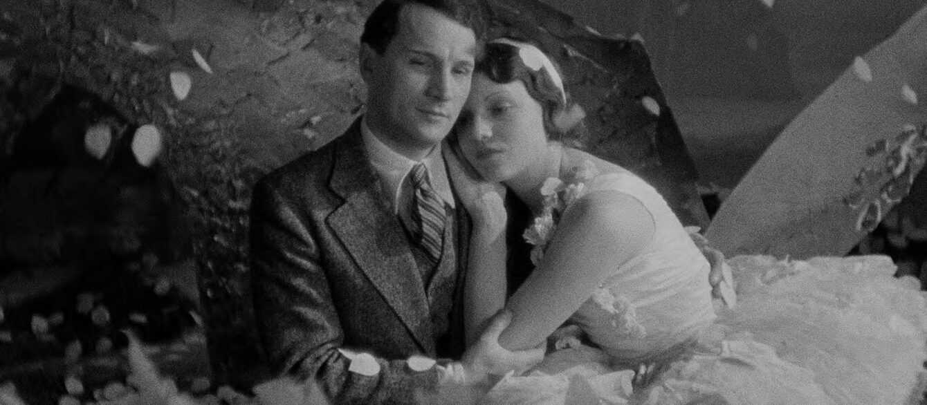 A film still from Le Million