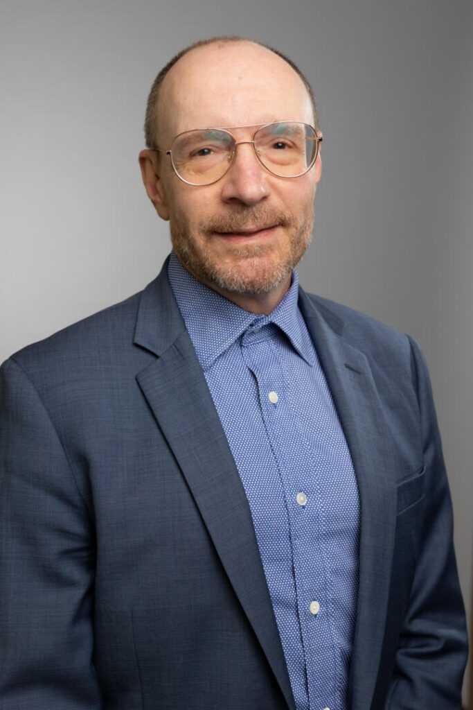 headshot photo lloyd dewitt headshot photo lloyd dewitt
